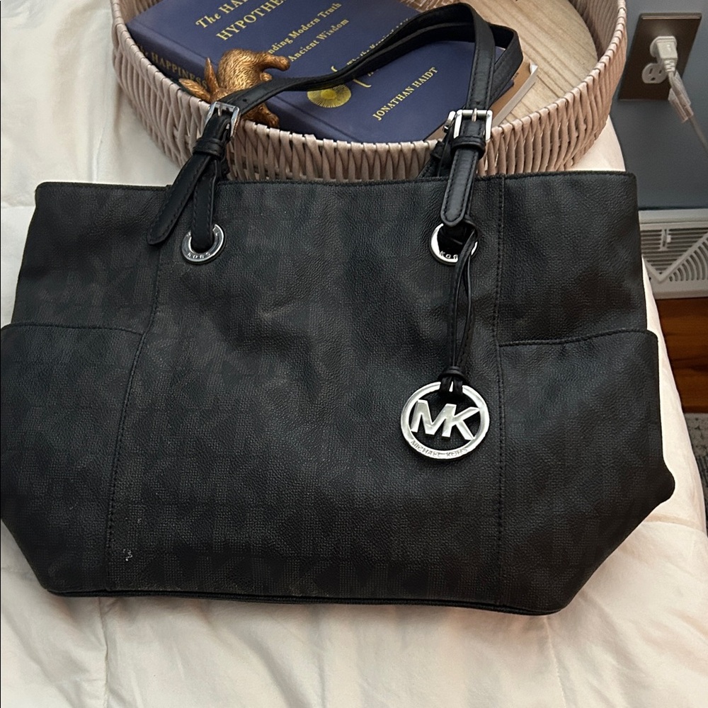 Michael Kors Jet Set Leather Tote